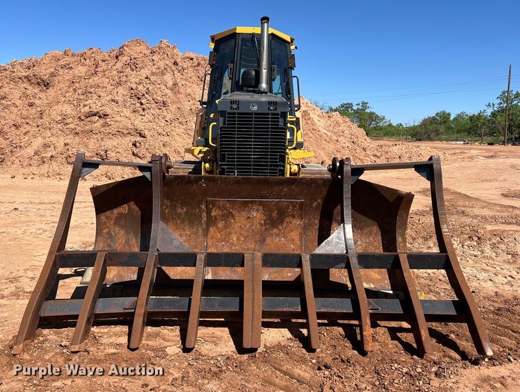 image for item DS3048 2006 John Deere  750J dozer