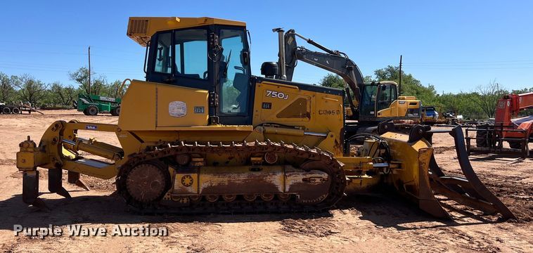 image for item DS3048 2006 John Deere  750J dozer