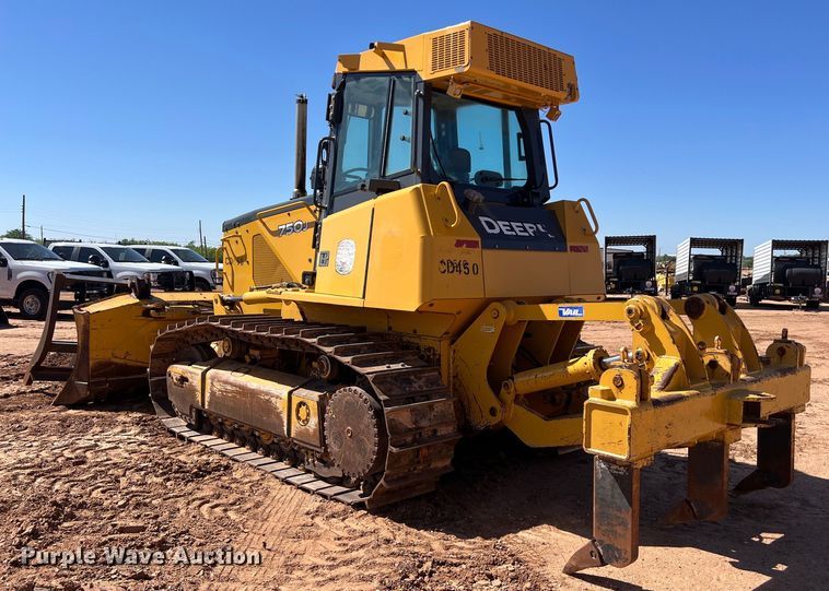 image for item DS3048 2006 John Deere  750J dozer