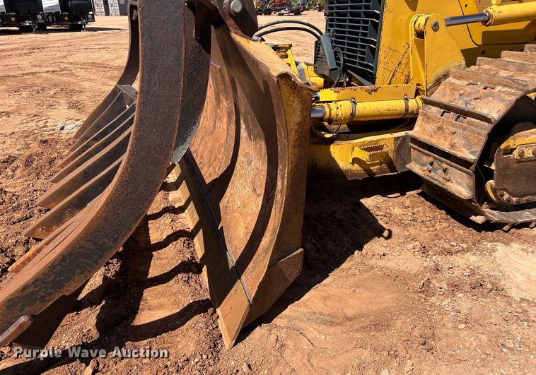 image for item DS3048 2006 John Deere  750J dozer