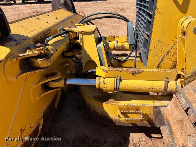 image for item DS3048 2006 John Deere  750J dozer