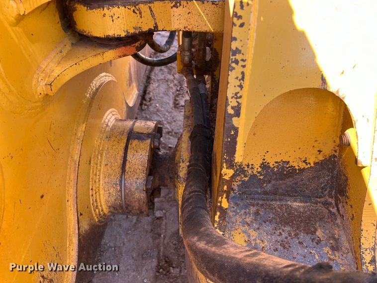 image for item DS3048 2006 John Deere  750J dozer