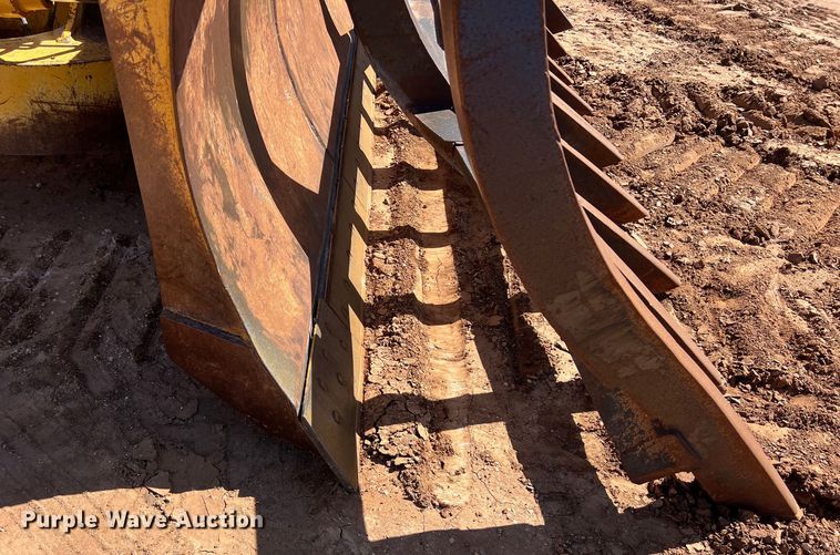 image for item DS3048 2006 John Deere  750J dozer