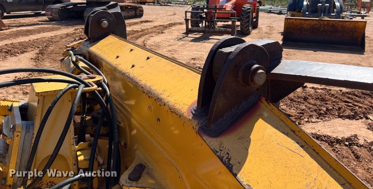 image for item DS3048 2006 John Deere  750J dozer