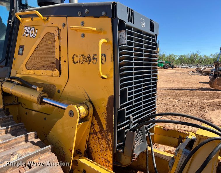 image for item DS3048 2006 John Deere  750J dozer
