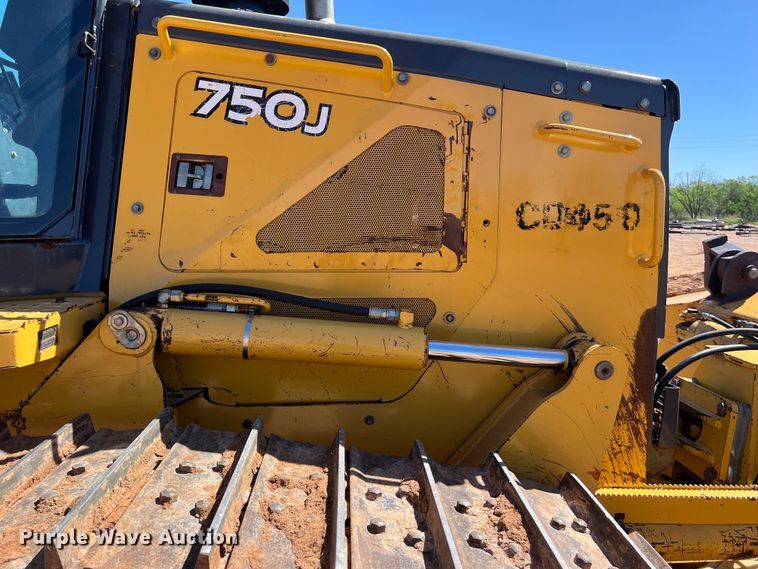 image for item DS3048 2006 John Deere  750J dozer