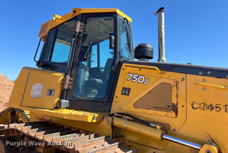 image for item DS3048 2006 John Deere  750J dozer