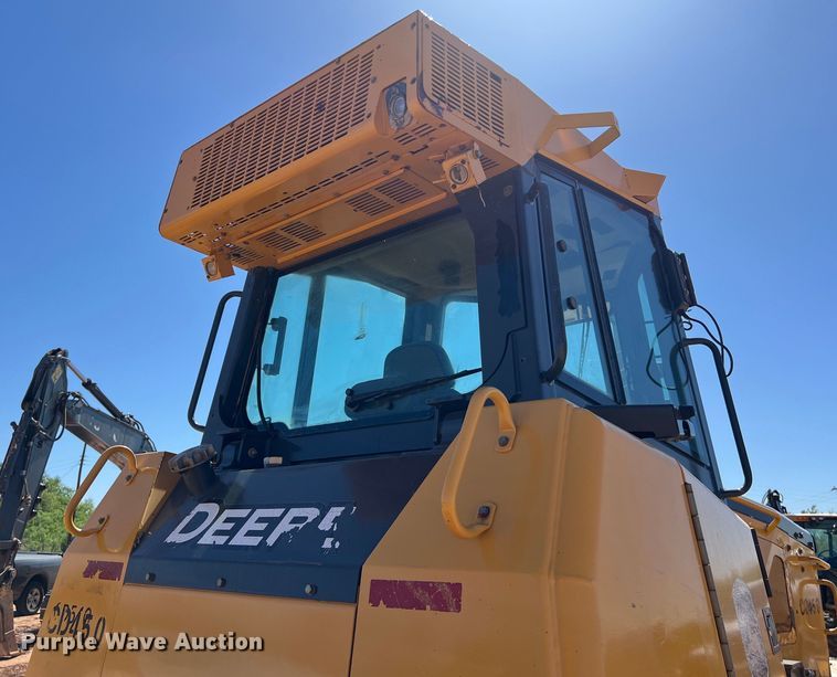 image for item DS3048 2006 John Deere  750J dozer