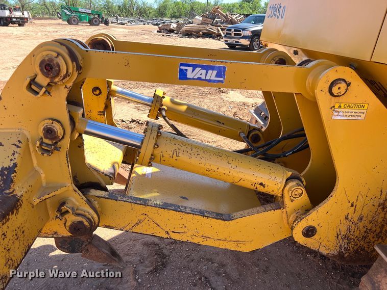 image for item DS3048 2006 John Deere  750J dozer