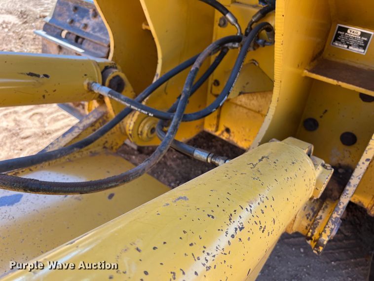 image for item DS3048 2006 John Deere  750J dozer