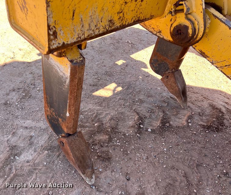 image for item DS3048 2006 John Deere  750J dozer