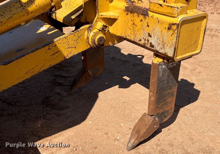 image for item DS3048 2006 John Deere  750J dozer