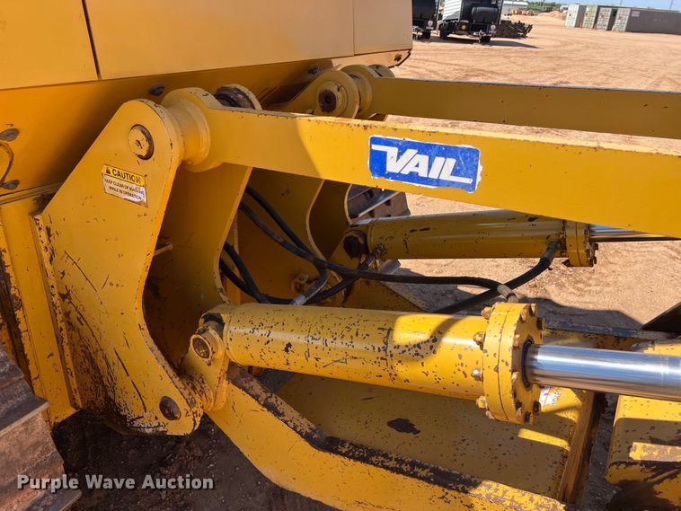 image for item DS3048 2006 John Deere  750J dozer