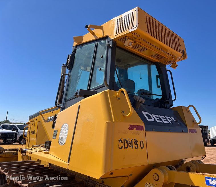 image for item DS3048 2006 John Deere  750J dozer