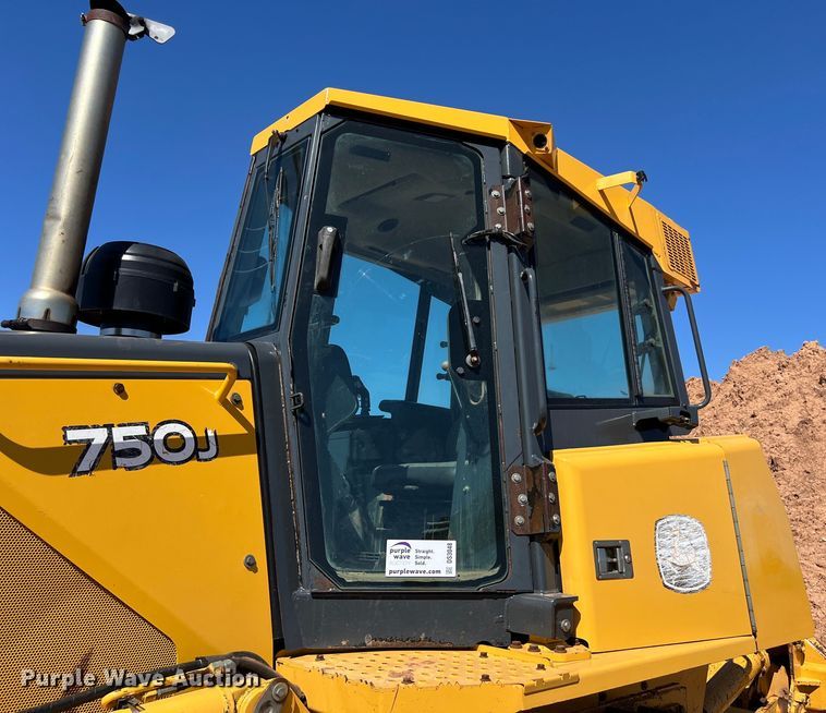 image for item DS3048 2006 John Deere  750J dozer