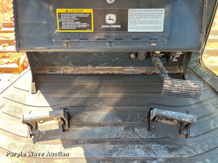 image for item DS3048 2006 John Deere  750J dozer