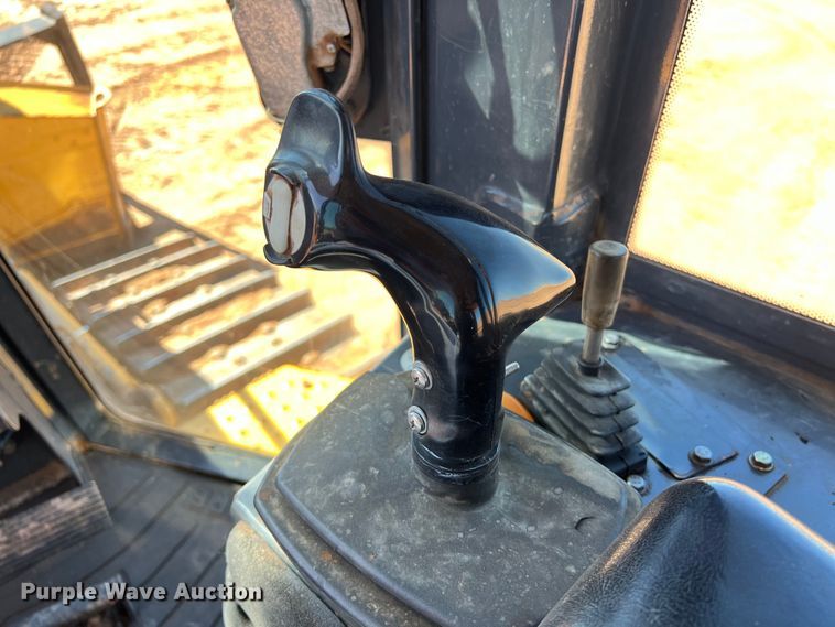 image for item DS3048 2006 John Deere  750J dozer