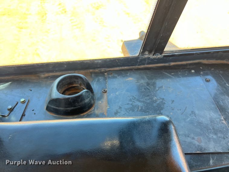 image for item DS3048 2006 John Deere  750J dozer