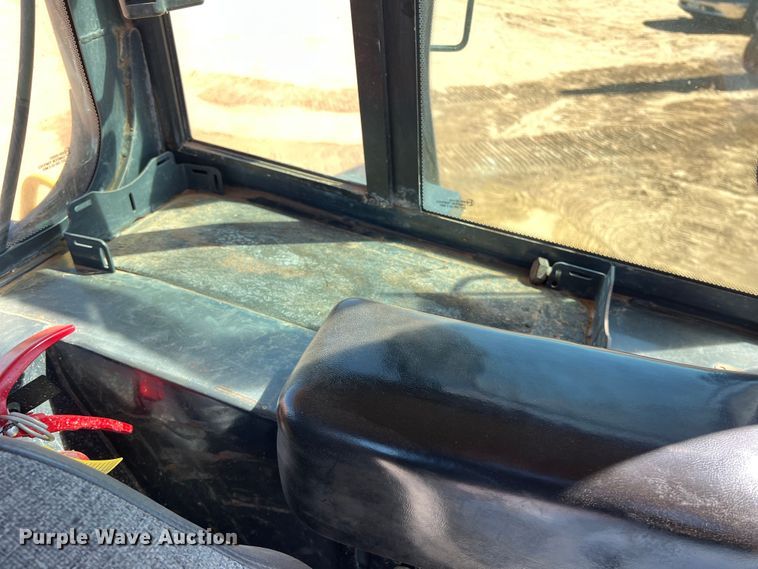 image for item DS3048 2006 John Deere  750J dozer