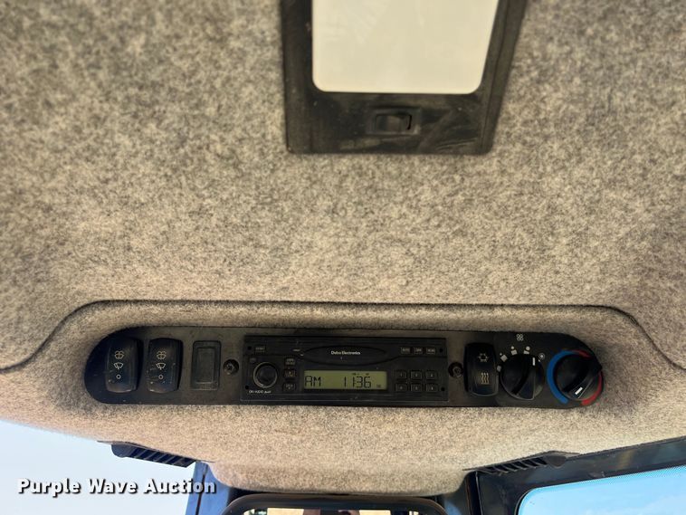 image for item DS3048 2006 John Deere  750J dozer