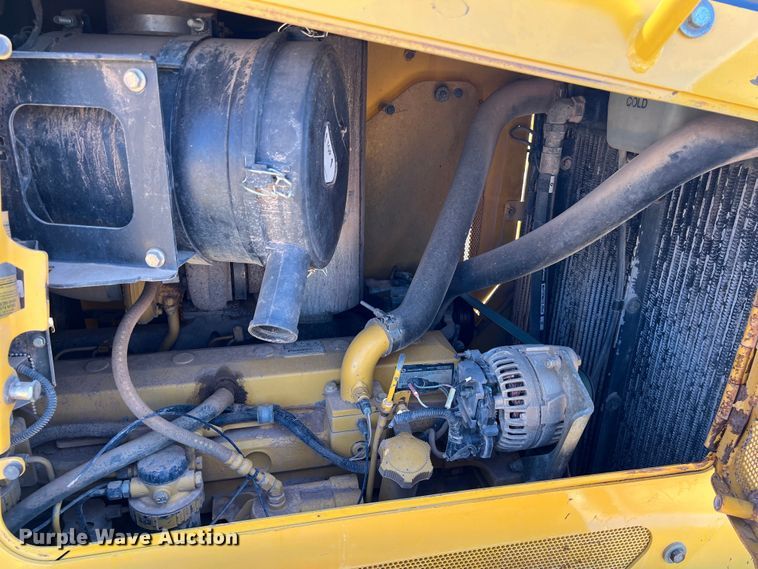 image for item DS3048 2006 John Deere  750J dozer