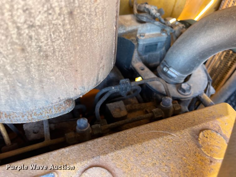 image for item DS3048 2006 John Deere  750J dozer