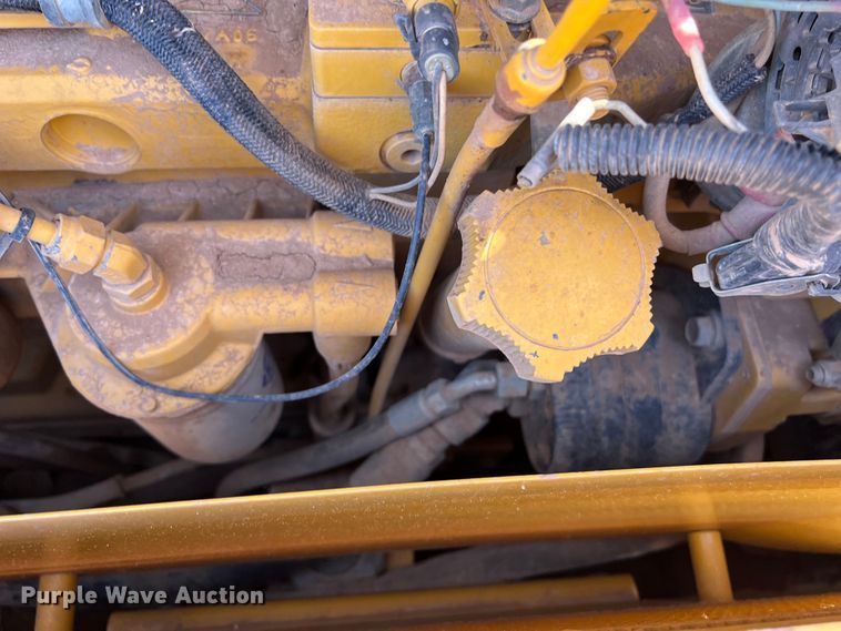 image for item DS3048 2006 John Deere  750J dozer