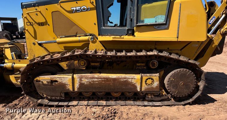 image for item DS3048 2006 John Deere  750J dozer