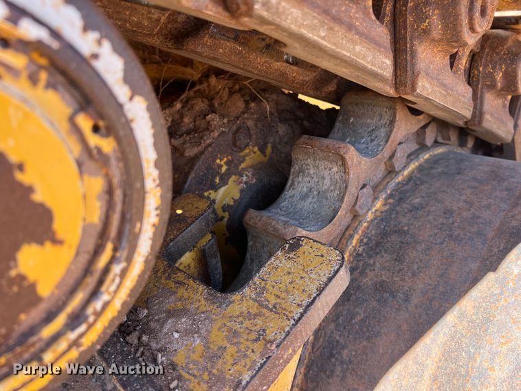 image for item DS3048 2006 John Deere  750J dozer