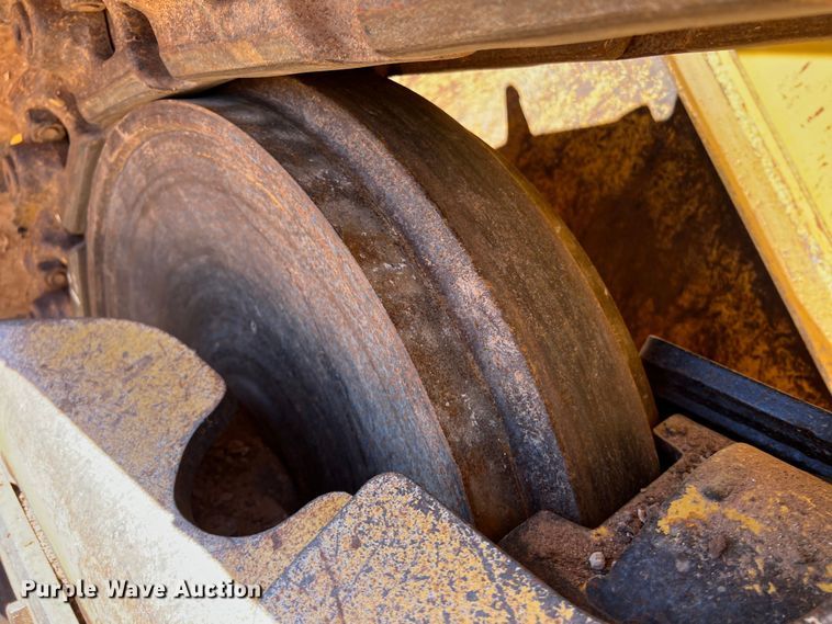 image for item DS3048 2006 John Deere  750J dozer