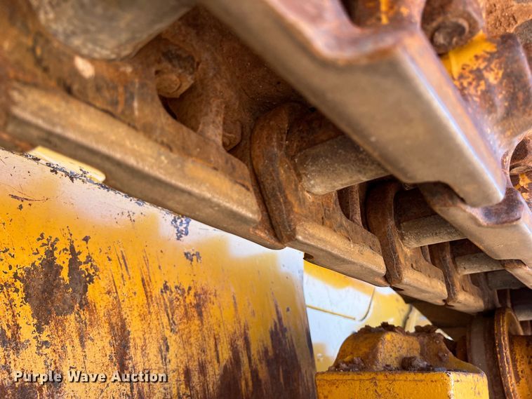 image for item DS3048 2006 John Deere  750J dozer