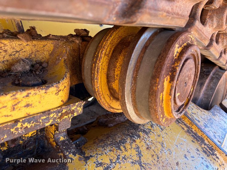 image for item DS3048 2006 John Deere  750J dozer