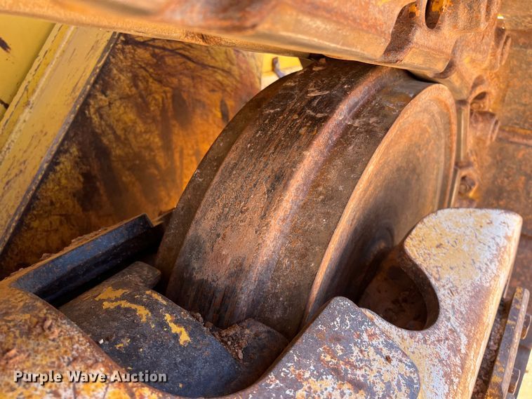 image for item DS3048 2006 John Deere  750J dozer