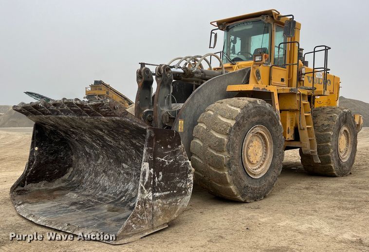 image for item DS3069 2004 Volvo  L330E wheel loader