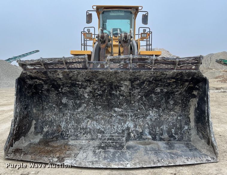 image for item DS3069 2004 Volvo  L330E wheel loader