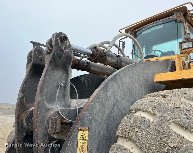 image for item DS3069 2004 Volvo  L330E wheel loader