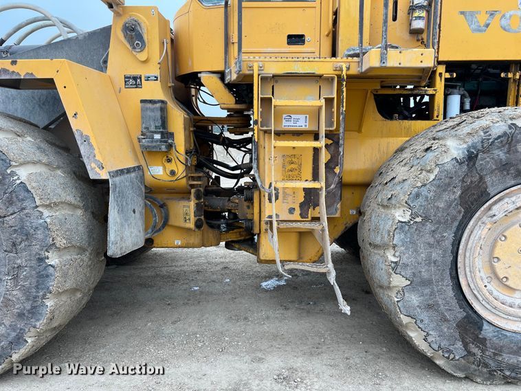 image for item DS3069 2004 Volvo  L330E wheel loader