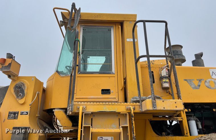 image for item DS3069 2004 Volvo  L330E wheel loader