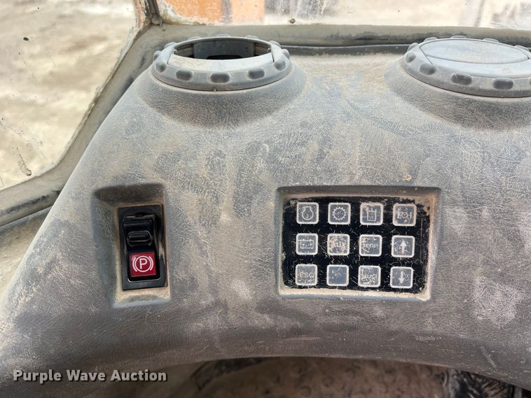 image for item DS3069 2004 Volvo  L330E wheel loader