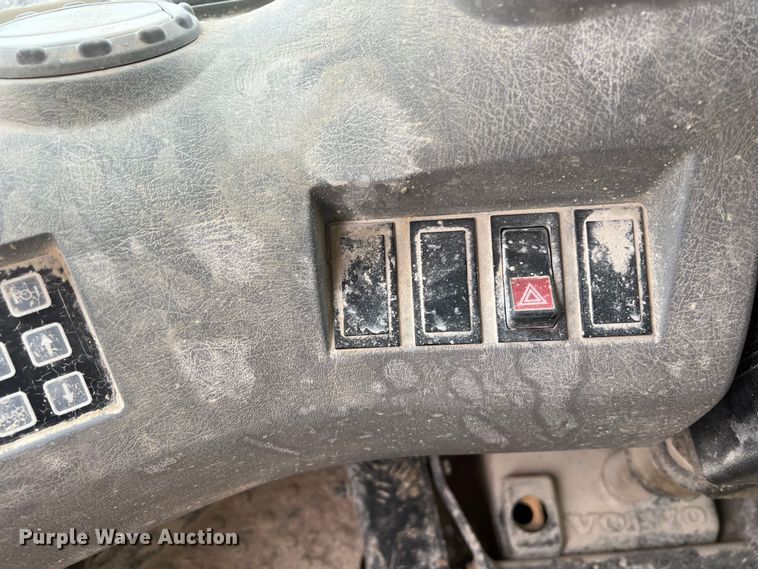 image for item DS3069 2004 Volvo  L330E wheel loader