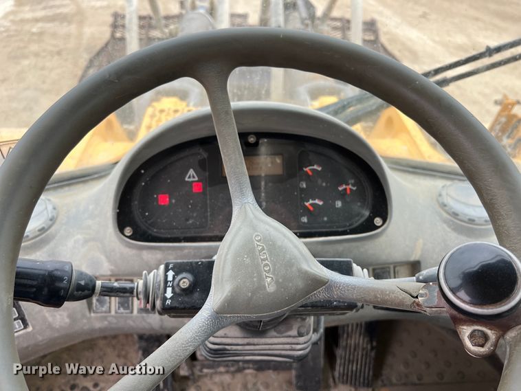 image for item DS3069 2004 Volvo  L330E wheel loader