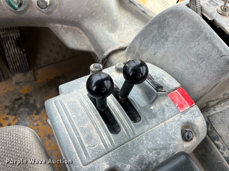 image for item DS3069 2004 Volvo  L330E wheel loader