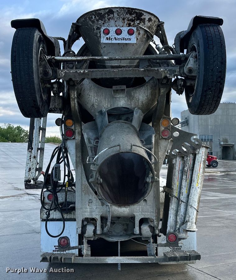 image for item DS4131 2015 Kenworth  W900 ready mix truck