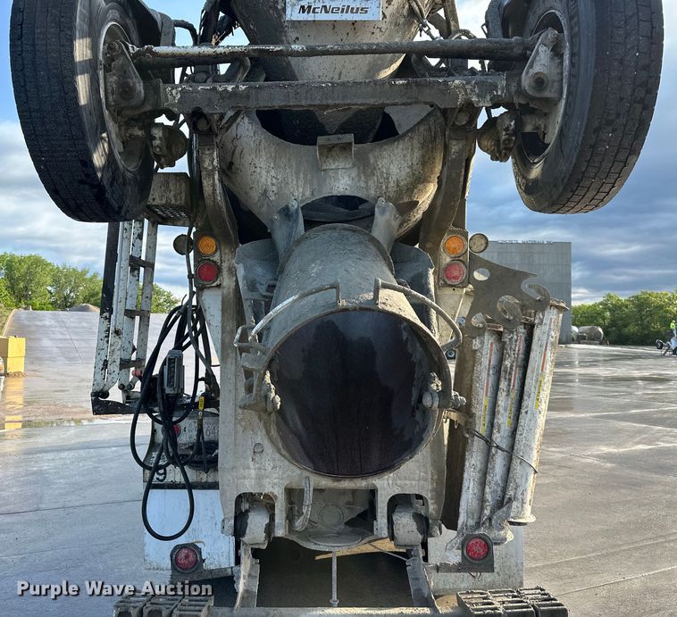 image for item DS4131 2015 Kenworth  W900 ready mix truck