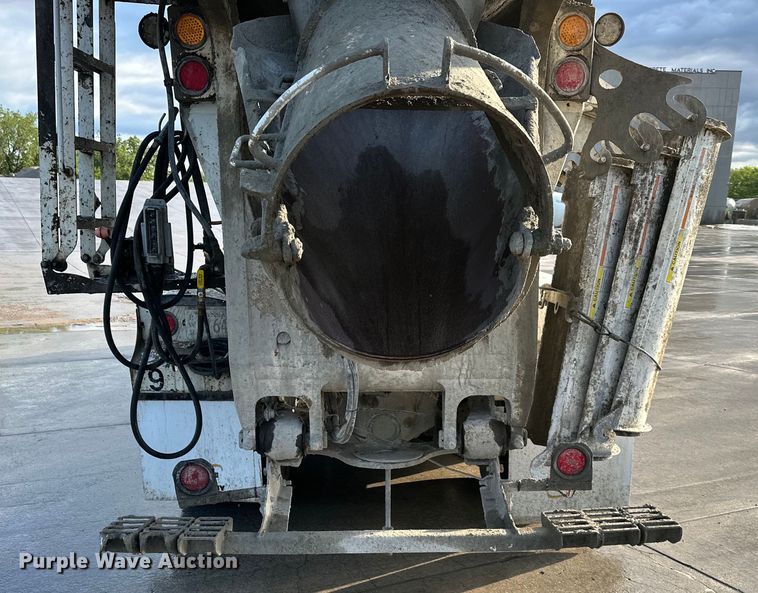 image for item DS4131 2015 Kenworth  W900 ready mix truck