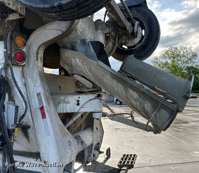 image for item DS4131 2015 Kenworth  W900 ready mix truck