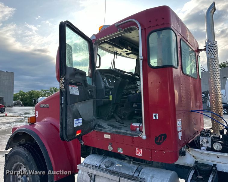 image for item DS4131 2015 Kenworth  W900 ready mix truck