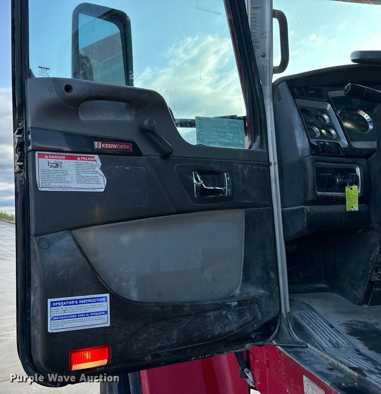 image for item DS4131 2015 Kenworth  W900 ready mix truck