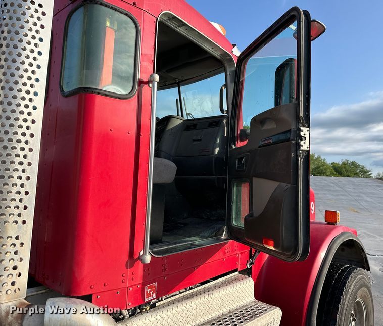 image for item DS4131 2015 Kenworth  W900 ready mix truck