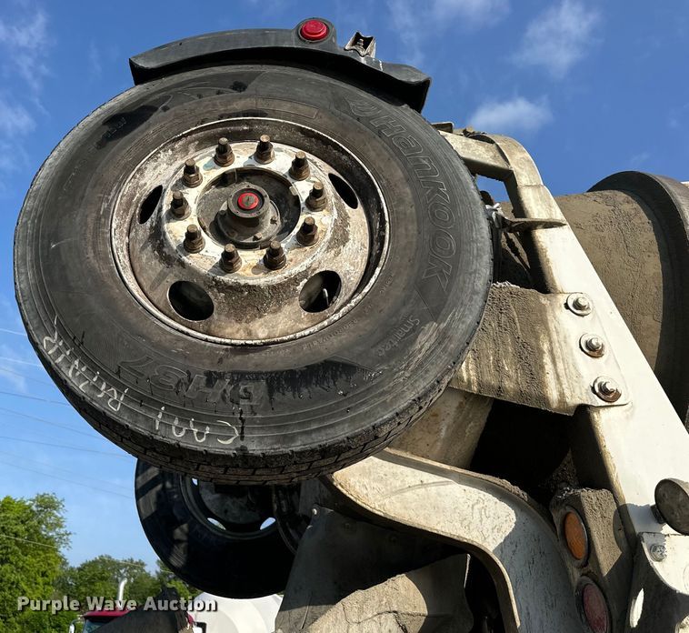 image for item DS4131 2015 Kenworth  W900 ready mix truck